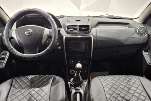NISSAN TERRANO