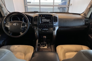 TOYOTA LAND CRUSER