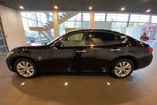 INFINITI Q70