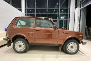 LADA 2121