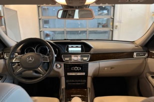 MERCEDES-BENZ E200