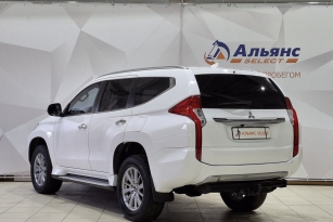 MITSUBISHI PAJERO