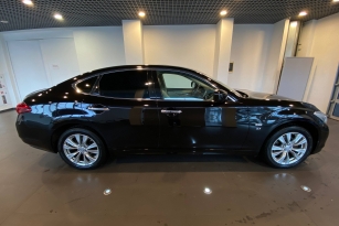 INFINITI Q70