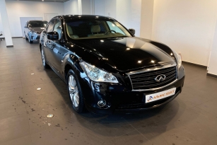 INFINITI Q70