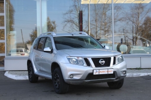 NISSAN TERRANO