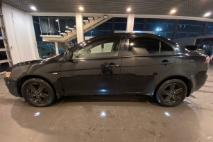 MITSUBISHI LANCER