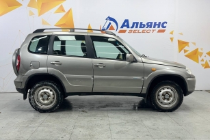 CHEVROLET NIVA