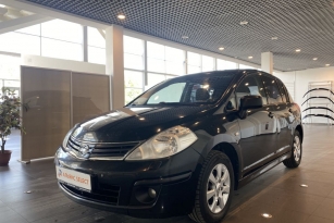 NISSAN TIIDA