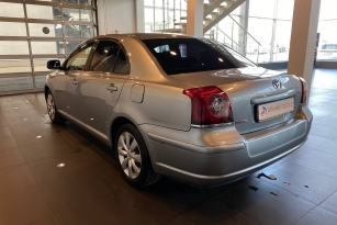 TOYOTA AVENSIS