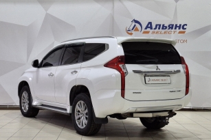 MITSUBISHI PAJERO