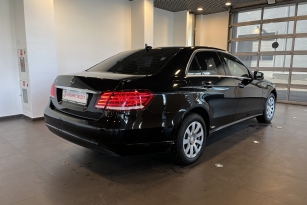 MERCEDES-BENZ E200