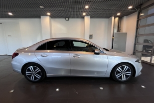 MERCEDES-BENZ A160