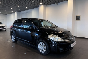 NISSAN TIIDA