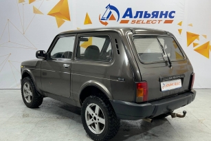 LADA 2121