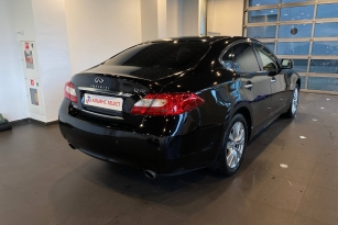 INFINITI Q70
