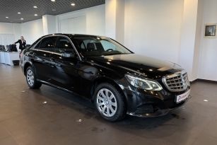 MERCEDES-BENZ E200