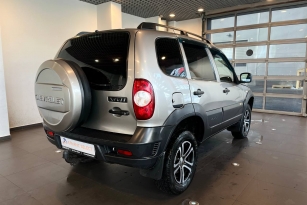 CHEVROLET NIVA