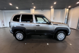 LADA NIVA TRAVEL