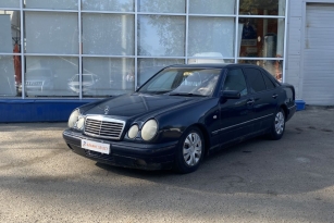 MERCEDES-BENZ E