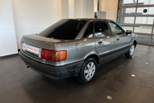 AUDI 80