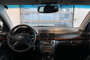 TOYOTA AVENSIS