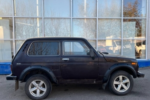 LADA 2121