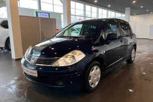 NISSAN TIIDA