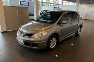 NISSAN TIIDA