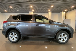 TOYOTA RAV 4