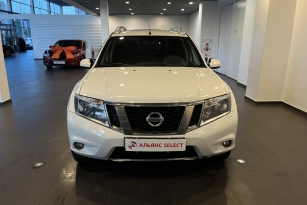 NISSAN TERRANO