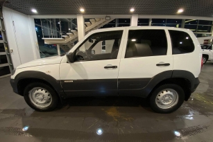 CHEVROLET NIVA