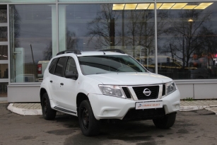 NISSAN TERRANO