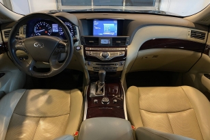 INFINITI Q70