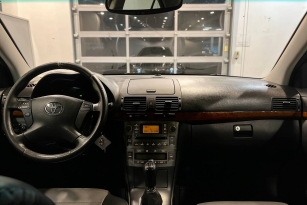 TOYOTA AVENSIS