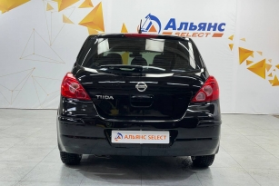 NISSAN TIIDA