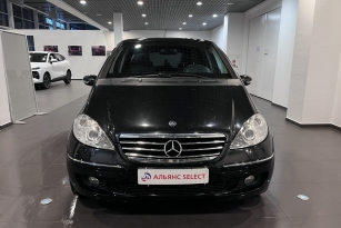 MERCEDES-BENZ A200