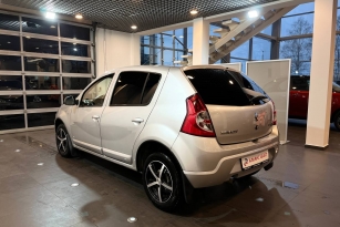 RENAULT SANDERO