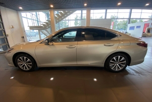LEXUS ES 200