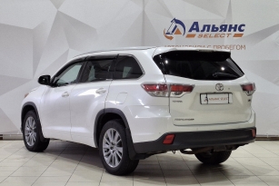 TOYOTA HIGHLANDER