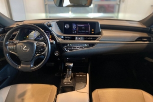 LEXUS ES 200