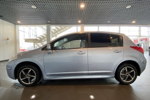 NISSAN TIIDA