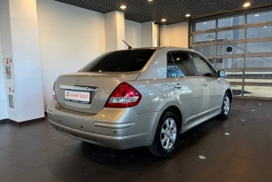 NISSAN TIIDA