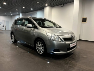 TOYOTA VERSO