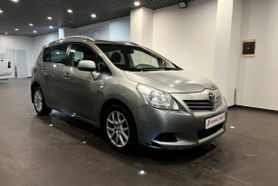 TOYOTA VERSO