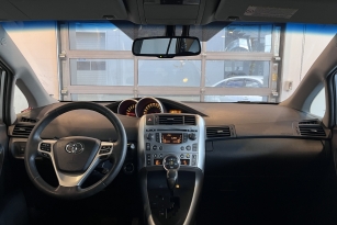 TOYOTA VERSO