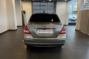 NISSAN TIIDA