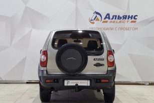CHEVROLET NIVA