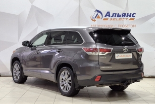 TOYOTA HIGHLANDER