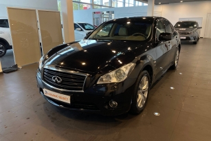 INFINITI Q70