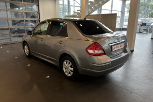 NISSAN TIIDA